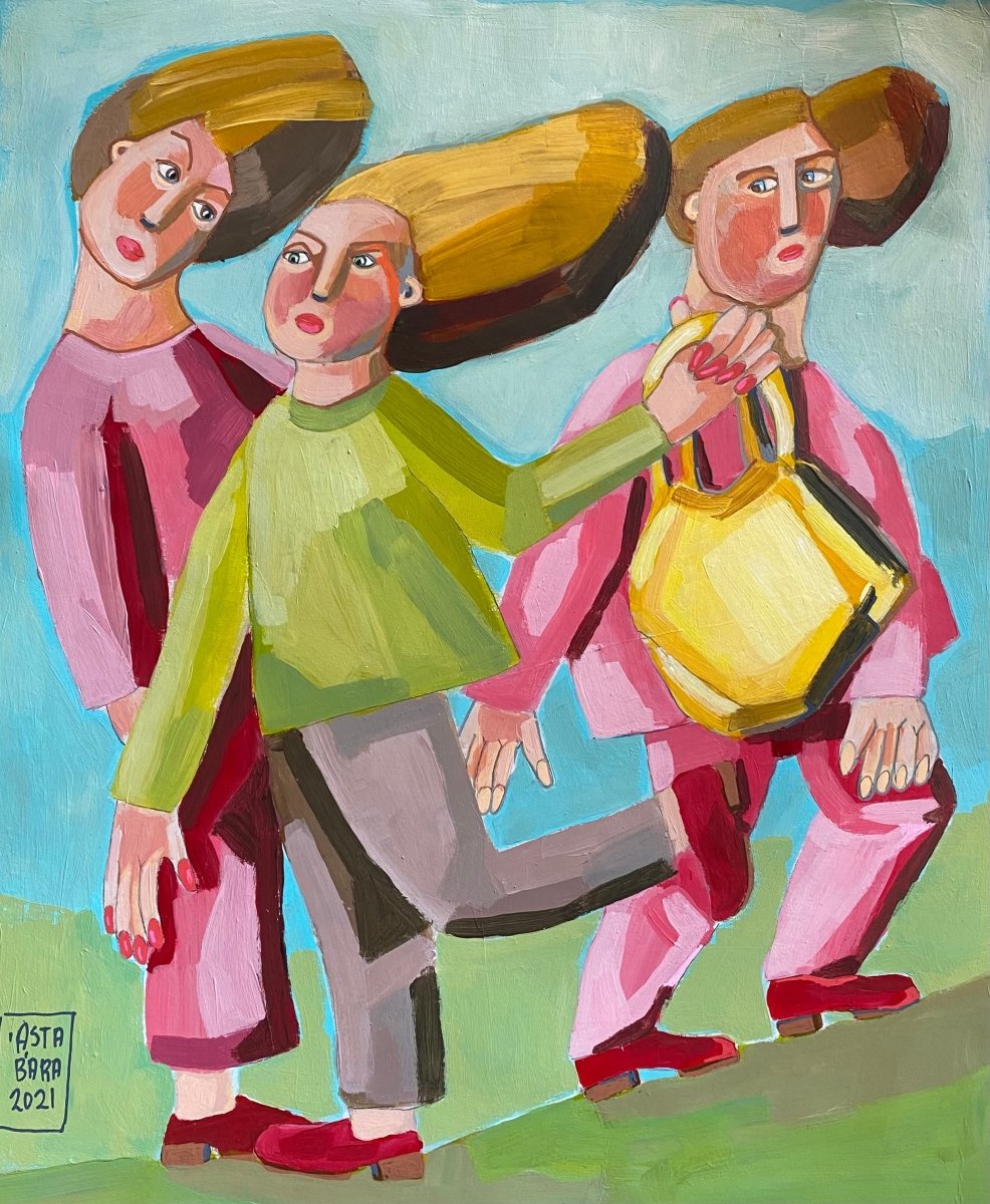 Kona í roki með alltof þungan poka