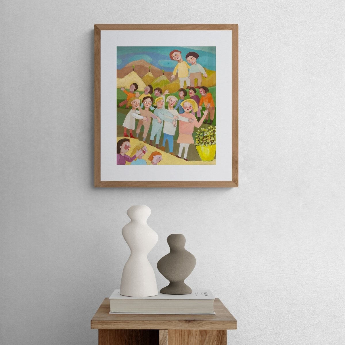 Konur og karlar að labba saman