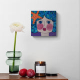 Kona sem syndir í sjó