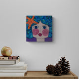 Kona sem syndir í sjó