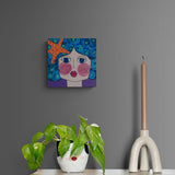 Kona sem syndir í sjó